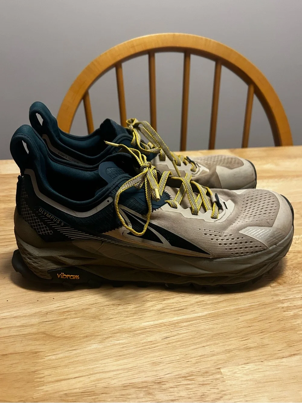 Altra Mens Olympus 5 Trail Running Shoes Sz 9